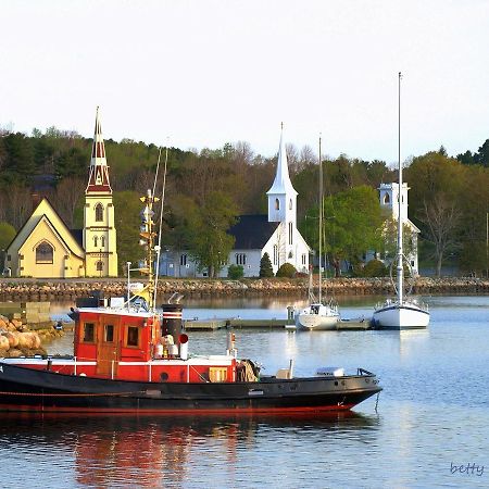 Mahone Bay Beach House エクステリア 写真